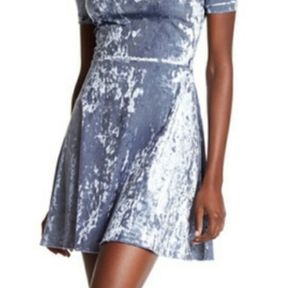 NWT Love...Ady velvet short sleeve off the shoulder mini dress size small (E38) - Picture 3 of 5